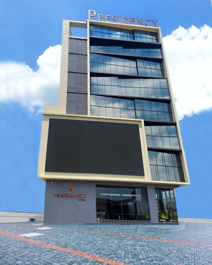 Presidency Airport Hotel Kochi Luaran gambar