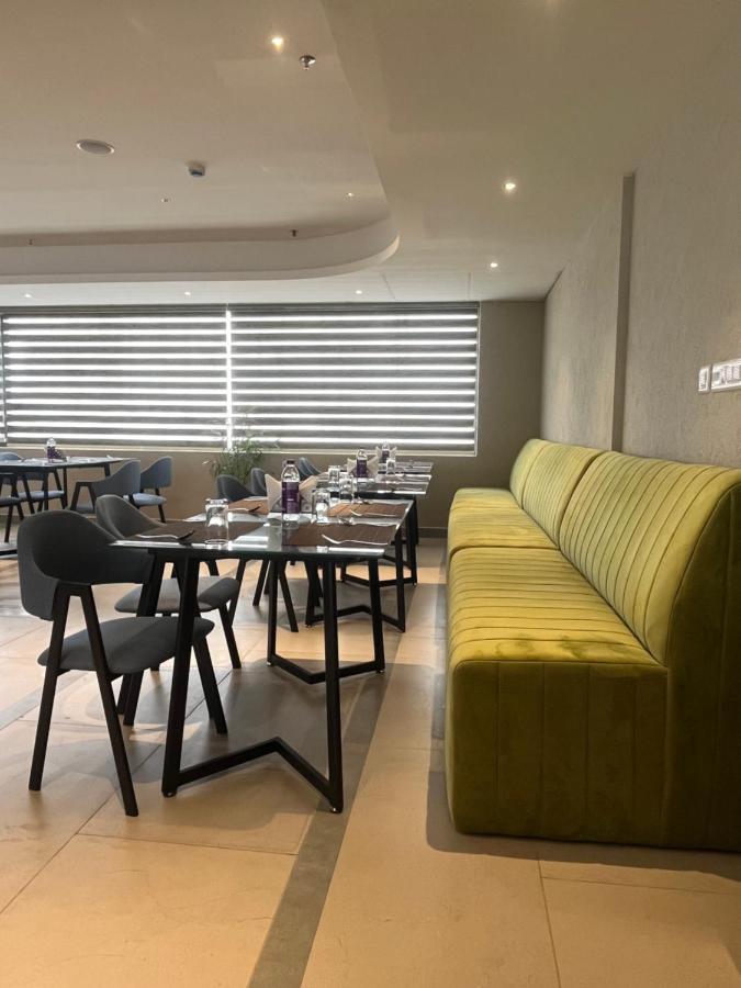 Presidency Airport Hotel Kochi Luaran gambar