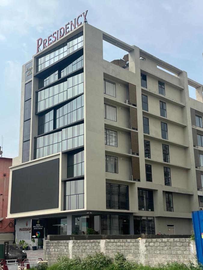Presidency Airport Hotel Kochi Luaran gambar