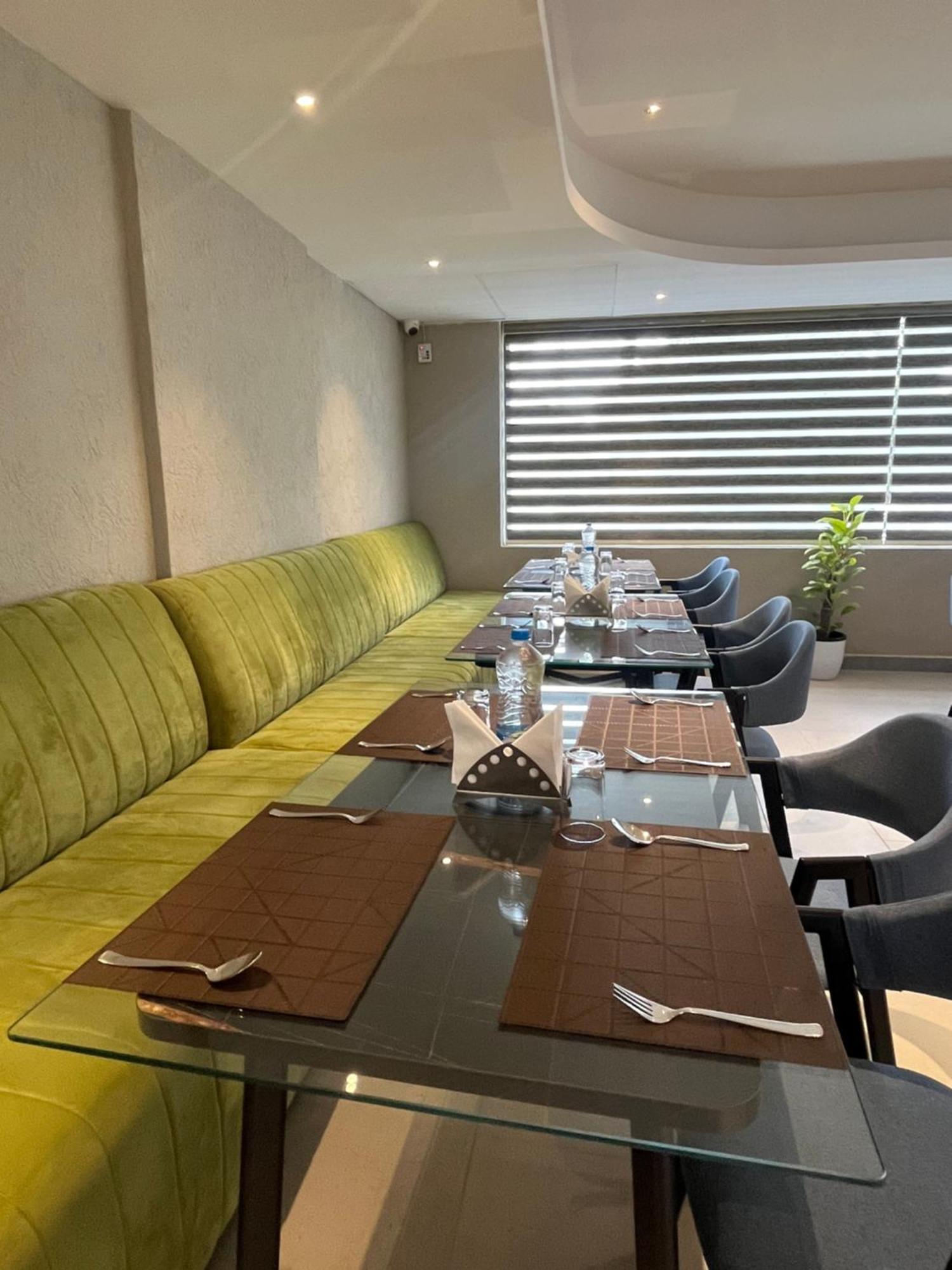 Presidency Airport Hotel Kochi Luaran gambar